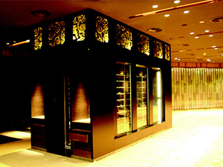 Crowen Plaza 酒店雕花酒柜