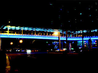 深圳市南新路人行天桥夜景